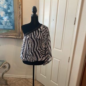 Beautiful 2B BeBe black and white chiffon top